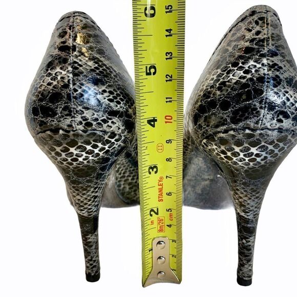 Stuart Weitzman gray snake print Mary Jane Pumps Sz 8.5 - Picture 7 of 7